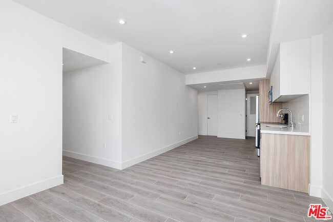 Building Photo - 2600 S Sepulveda Blvd