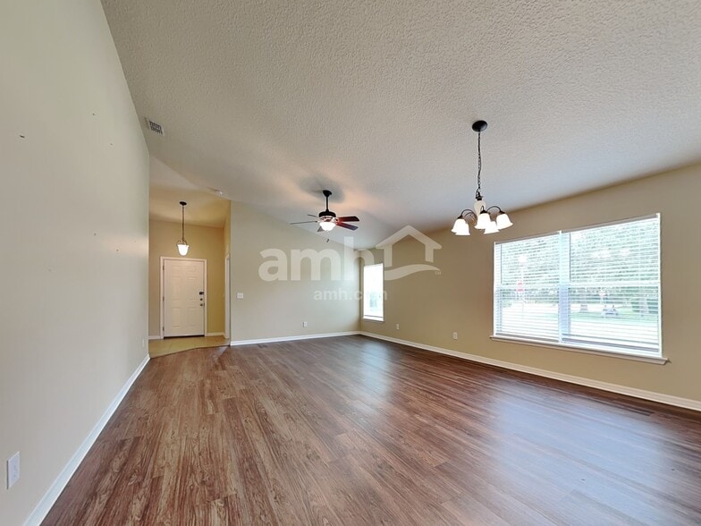 Building Photo - 915 Branchwood Way