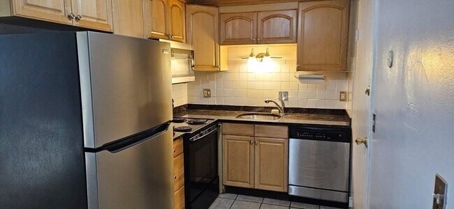 Building Photo - 12 Woodland St