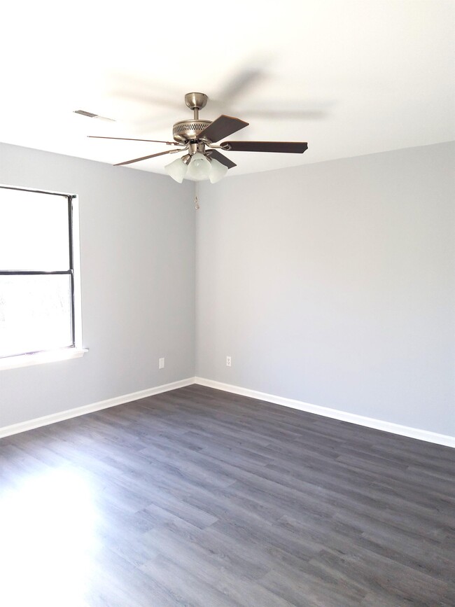Building Photo - 5205b Marseilles Dr