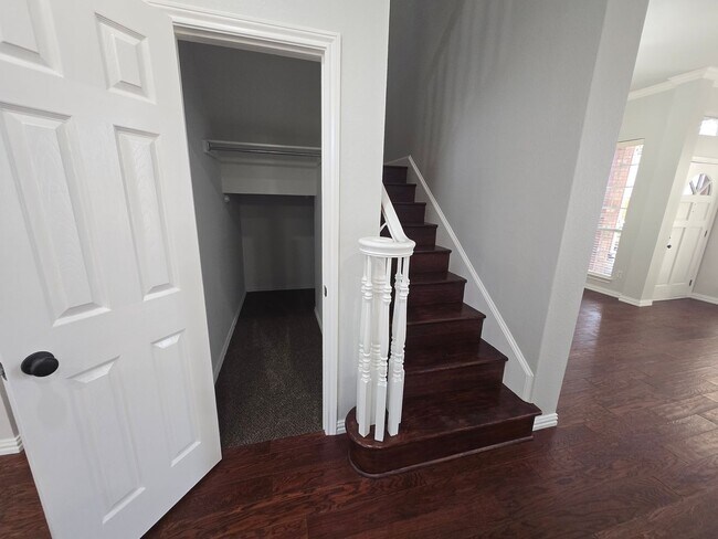 Building Photo - 6116 Thursby Ave