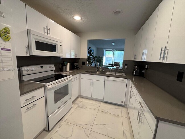 Building Photo - 10247 NW 51st Terrace