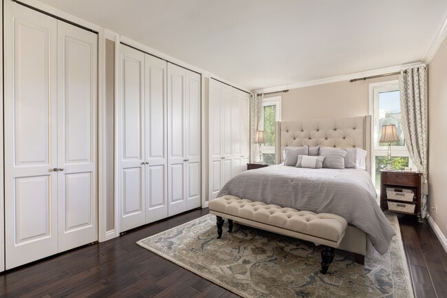 Building Photo - 11789 Montana Ave