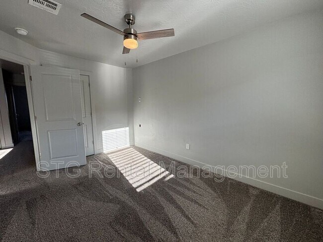 Building Photo - 3102 S Relic Ridge Dr