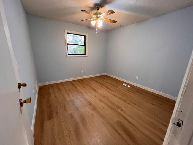 Building Photo - 4812 Bentwood Dr