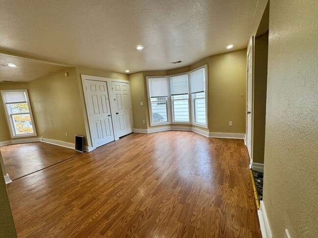 Building Photo - 1565 Jermain Dr