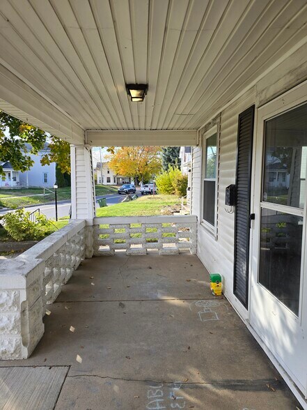 Building Photo - 208 Pike St