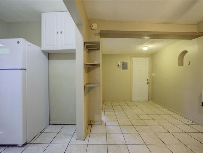 Building Photo - 1 Bedroom 1 Bathroom