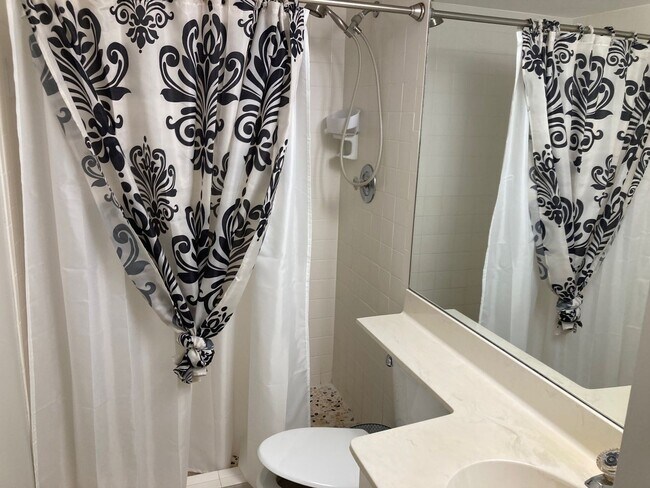 Building Photo - Furnished 2 Bedroom-2 Bath Condo in Estuar...