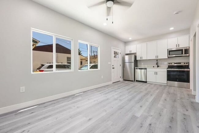 Building Photo - Luxe New Build in North Park/Normal Heights