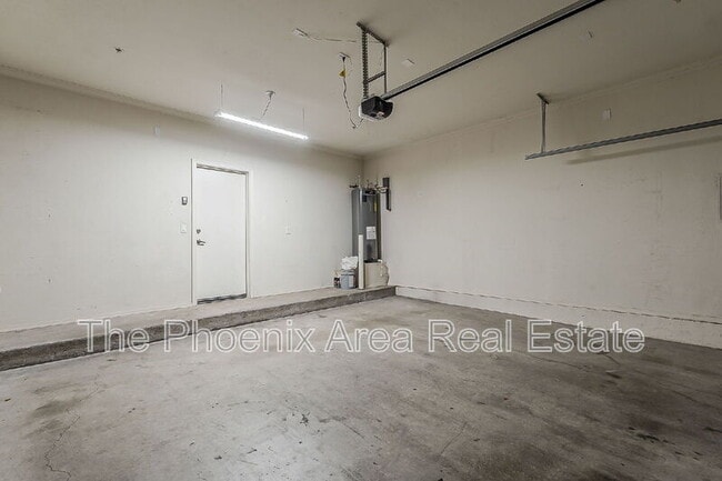 Building Photo - 885 S Osborn Ln