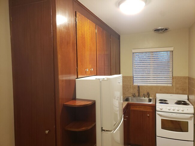 Building Photo - Fremont - Small Building - 1BR Top Floor C...