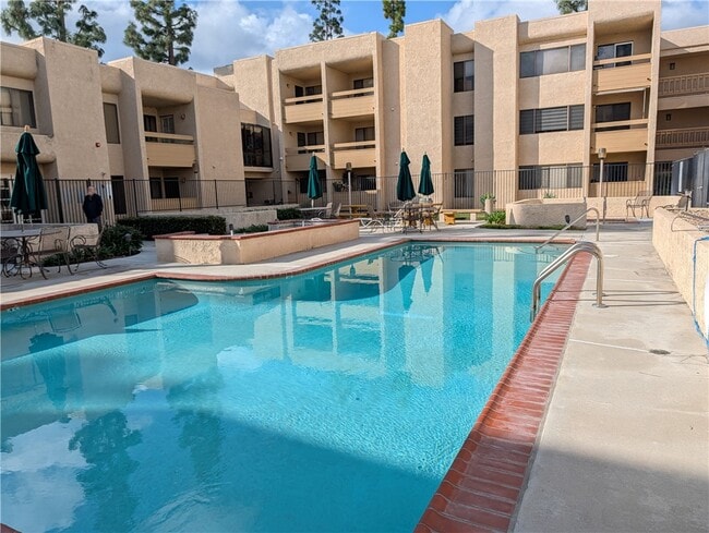 Building Photo - 301 N Frd