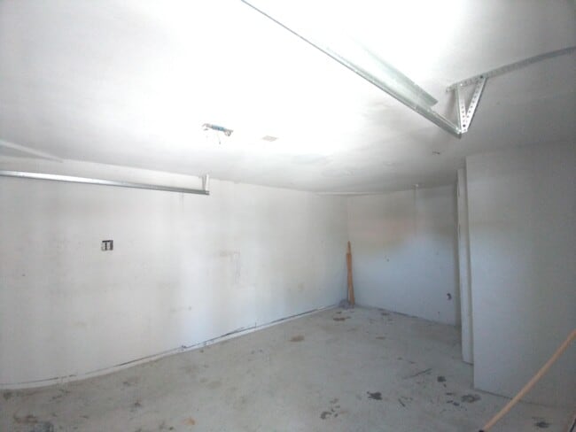 Building Photo - 91670 4th St