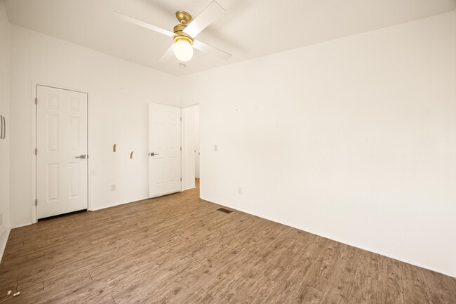 Building Photo - 62851 Aberdeen Dr