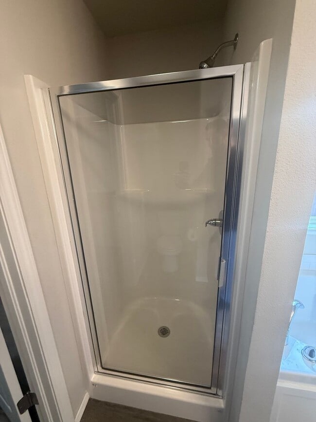 Building Photo - Modern 3-Bedroom Home in Gated Seven Oaks South