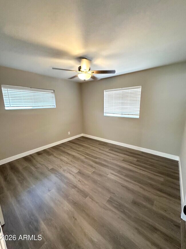Building Photo - 2220 E Heatherbrae Dr