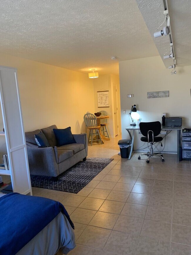 Building Photo - 1402 University City Blvd