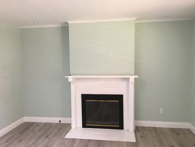 Building Photo - Inviting 3-Bed/2-Bath Home - Menlo Park