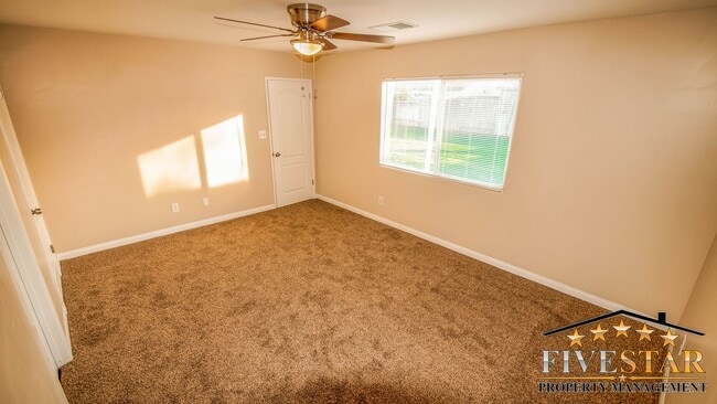 Building Photo - House for Rent in SouthWest Bakersfield
