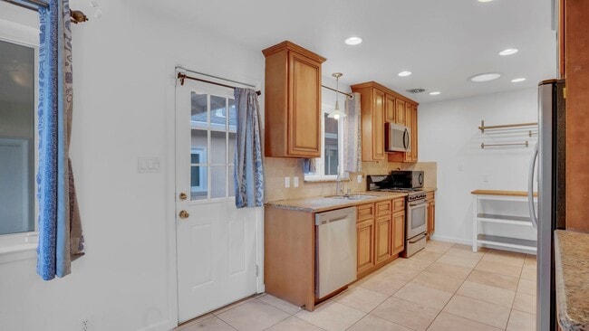 Building Photo - Lovely Home in San Jose near scenic Alum Rock! 2 Bedroom 2 Bath plus 1 Bed/1 Bath ADU