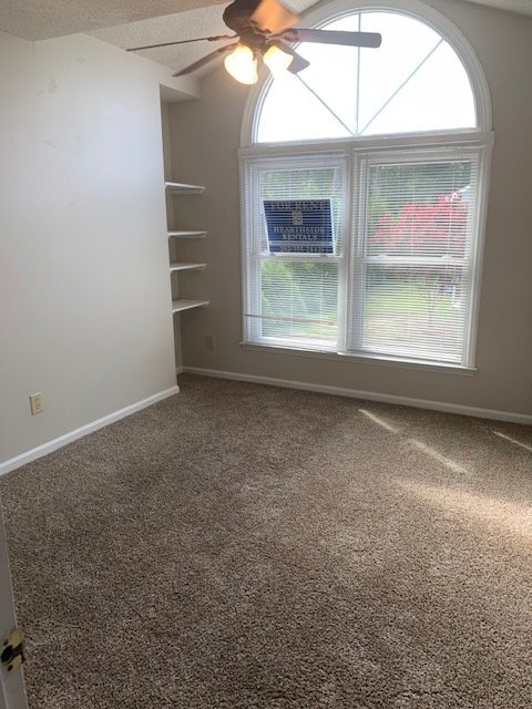 Building Photo - 3 Bed / 2 Bath at Willoughby Park