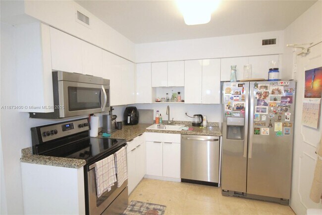 Building Photo - 5151 Collins Ave