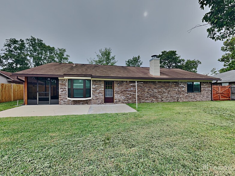 Building Photo - 801 Hardwood St