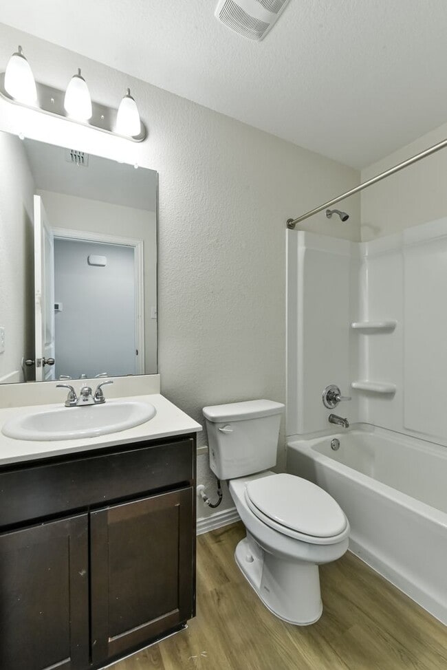 Building Photo - Elevate Your Living Experience, 3BR/2BA Duplex in Killeen!