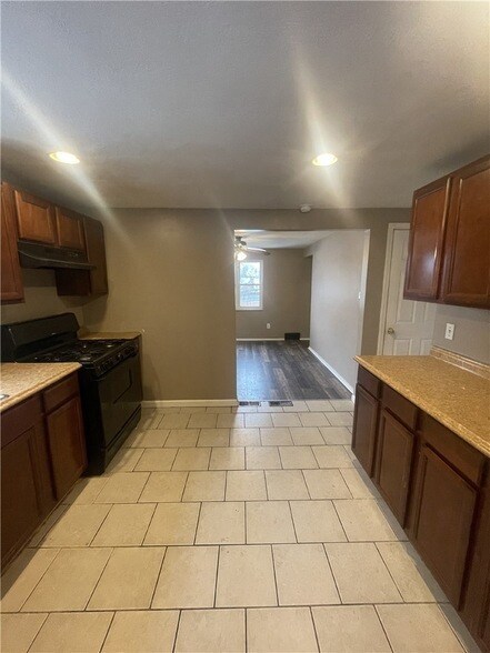 Building Photo - 149 Parkwood Rd