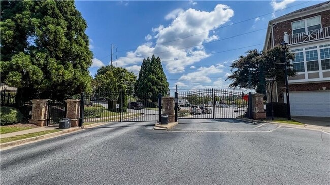 Building Photo - 11065 Brunson Dr
