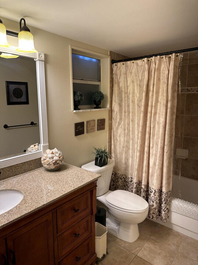 Building Photo - 650 Snug Harbor Dr