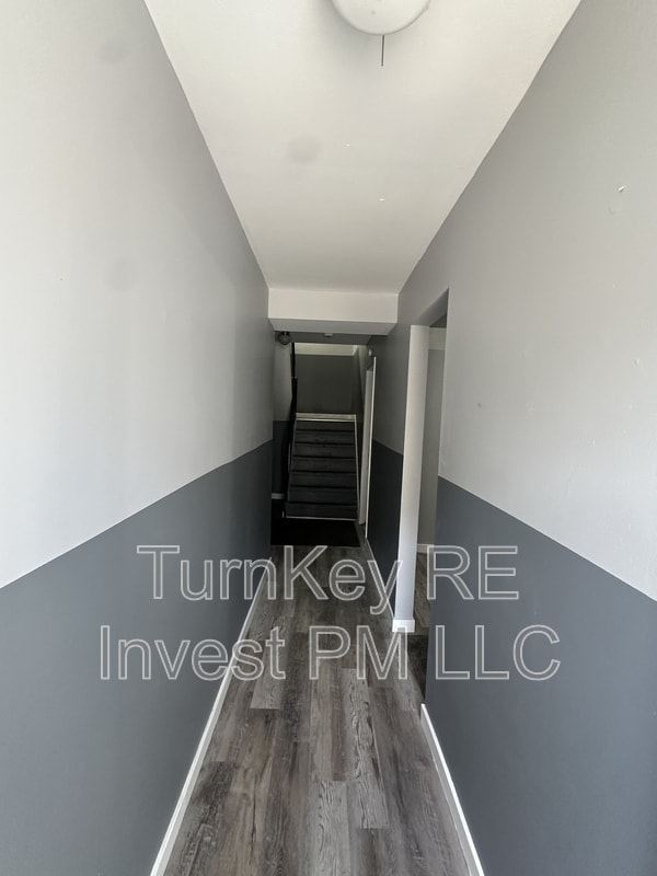 Building Photo - 1015 E 150th Pl
