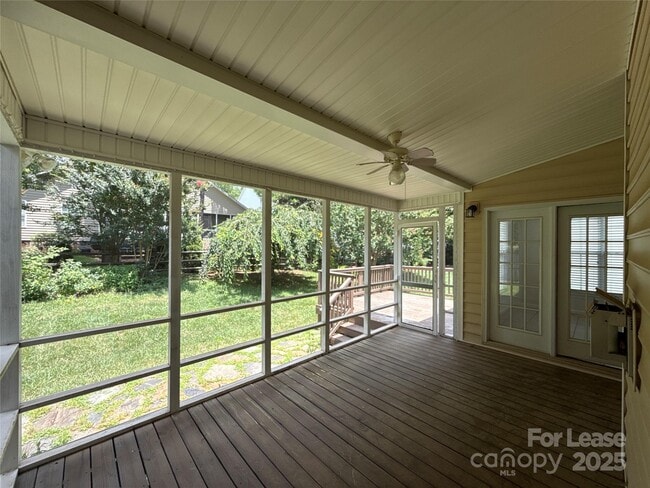Building Photo - 9535 Numenore Dr