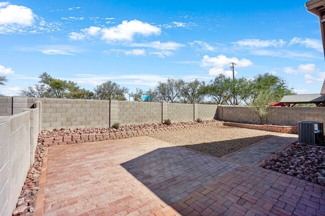 Building Photo - 4663 S Valley Rd