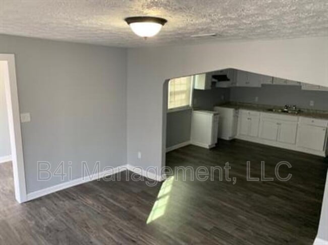 Building Photo - 1201 Lake Dr