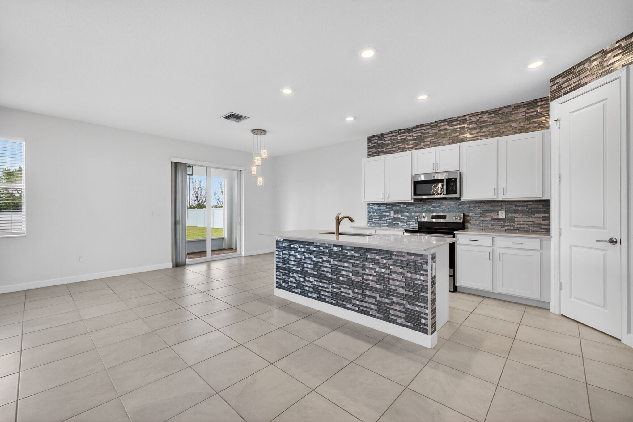Building Photo - 13275 NW Copper Creek Dr