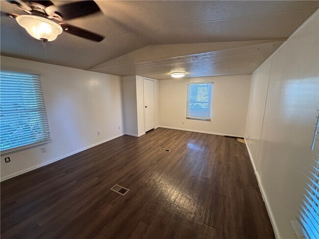 Building Photo - 304 N Bloomington St