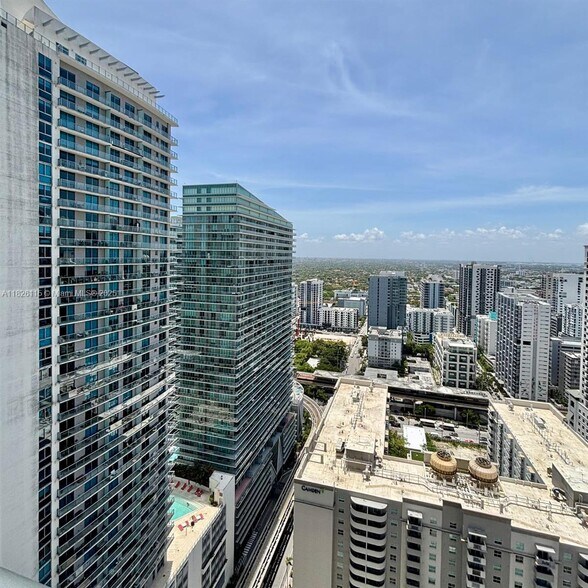 Building Photo - 1000 Brickell Plz