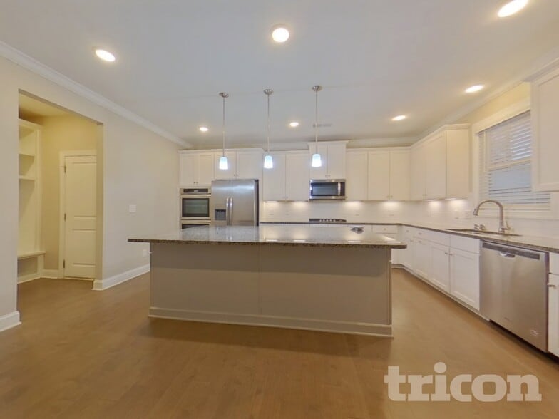 Building Photo - 1990 Woodmont Dr