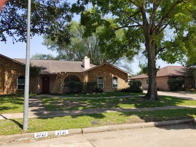 Building Photo - 3731 Westheimer Pl Dr