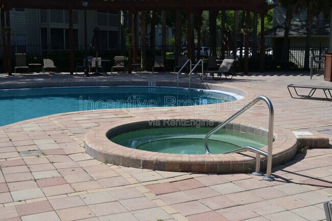 Building Photo - 5956 Westgate Dr