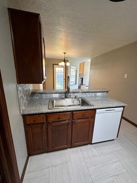 Building Photo - 2605 Briarcliff Dr