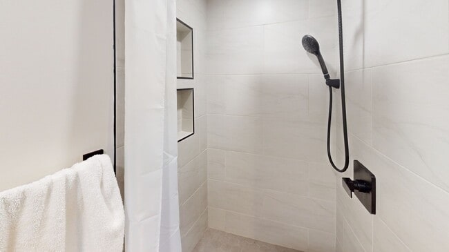 Building Photo - 806 Sylvan Ave