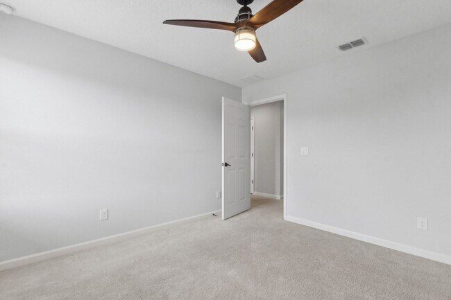 Building Photo - Spacious 4-Bedroom Home in Amelia Walk wit...