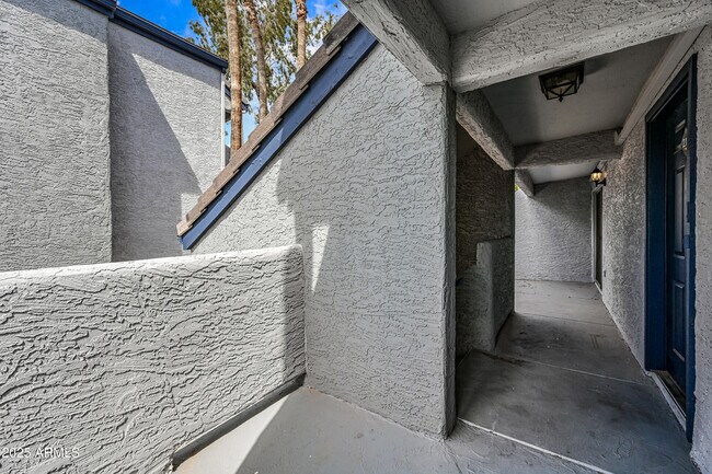 Building Photo - 1331 W Baseline Rd
