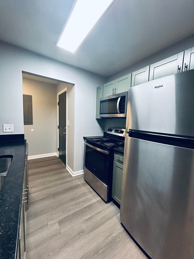 Building Photo - 1405 Leonard Ave