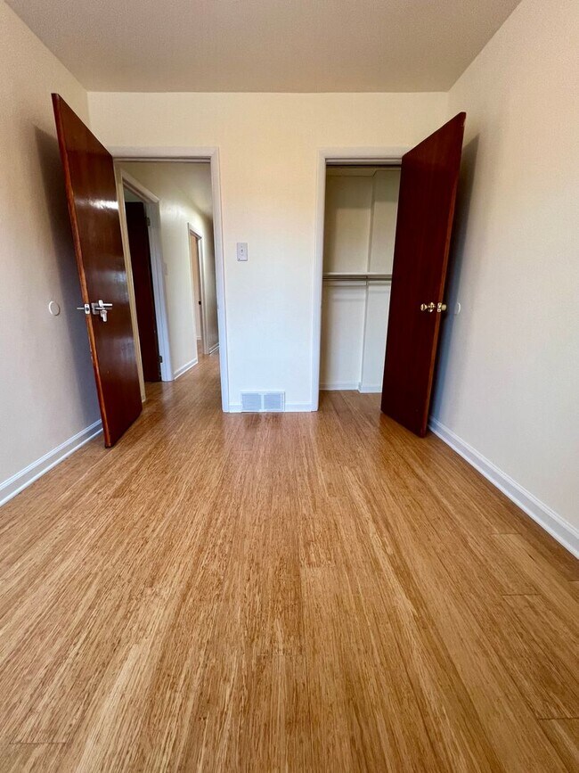 Building Photo - Gorgeous 3-Bedroom Townhome with One-Car Garage in Roxborough! Available NOW!