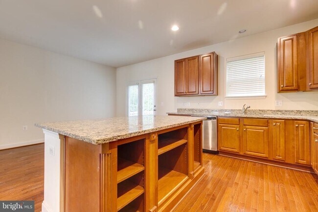 Building Photo - 2655 Glenriver Way
