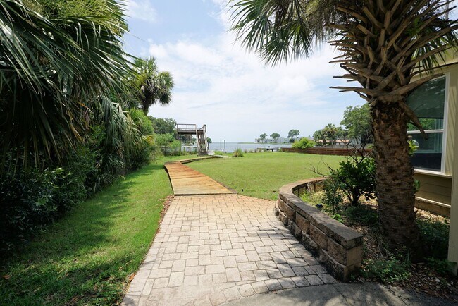 Building Photo - Waterfront in Shalimar with Dock and Lift